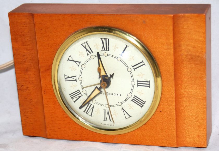 Vintage GE Model 7277 Maple Bezel Alarm Clock Working  