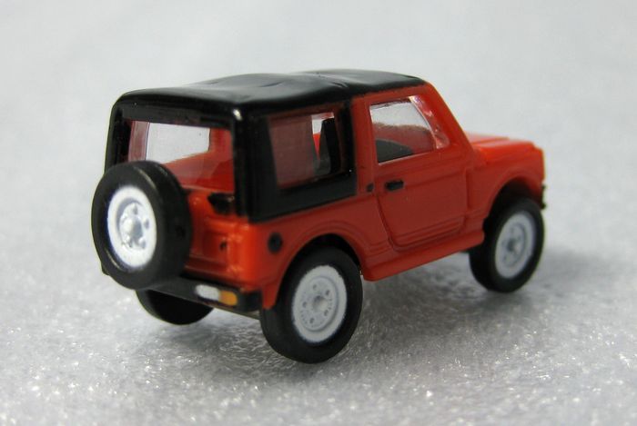 SUZUKI JIMNY SJ30 4x4 Model Car with Diorama NIB Rare Suntory Boss 